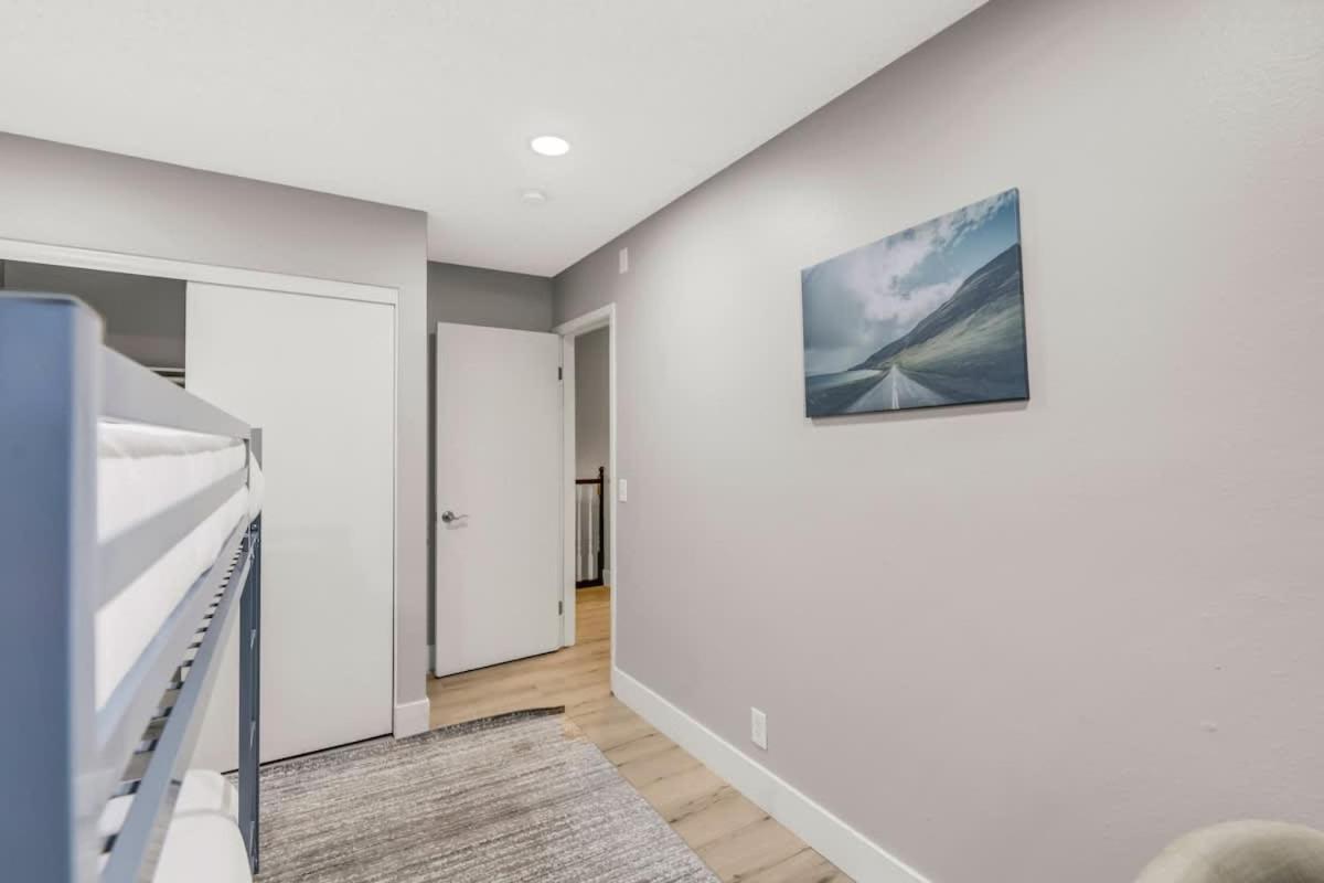 Newly Renovated Modern Oasis W Pool Mins To Strip Holiday home Las Vegas